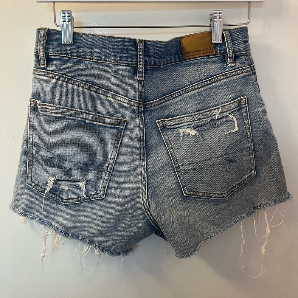 American Eagle Outfitters Distressed Denim Shorts - Blue EUC Size 2 - Picture 3 of 4
